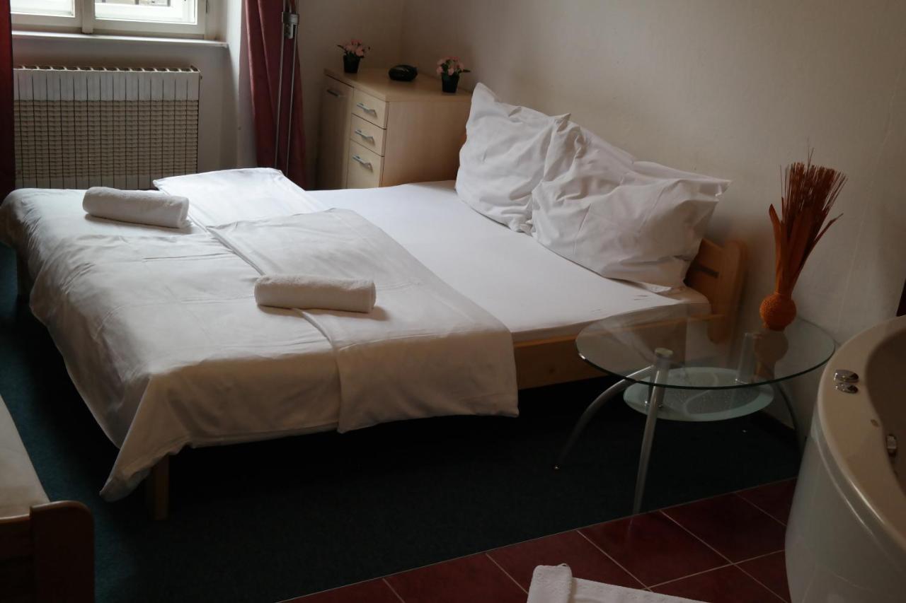Hotel Praha Club Bed & Breakfast מראה חיצוני תמונה